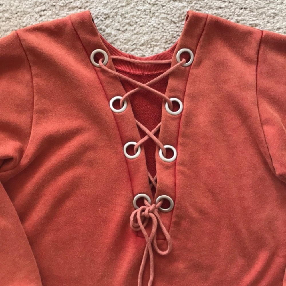 Cropped, Lace Back Pullover Top - Picture 8 of 10